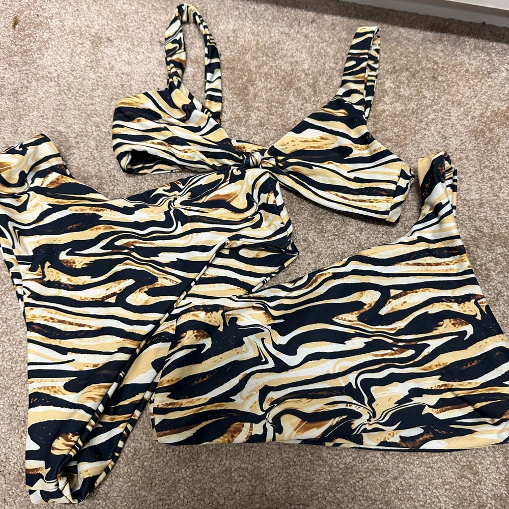 Skatie bikini lot